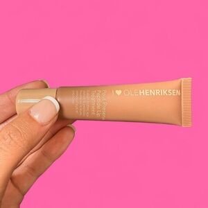 olehenriksen lip treatment in the shade "crème brûlée"!